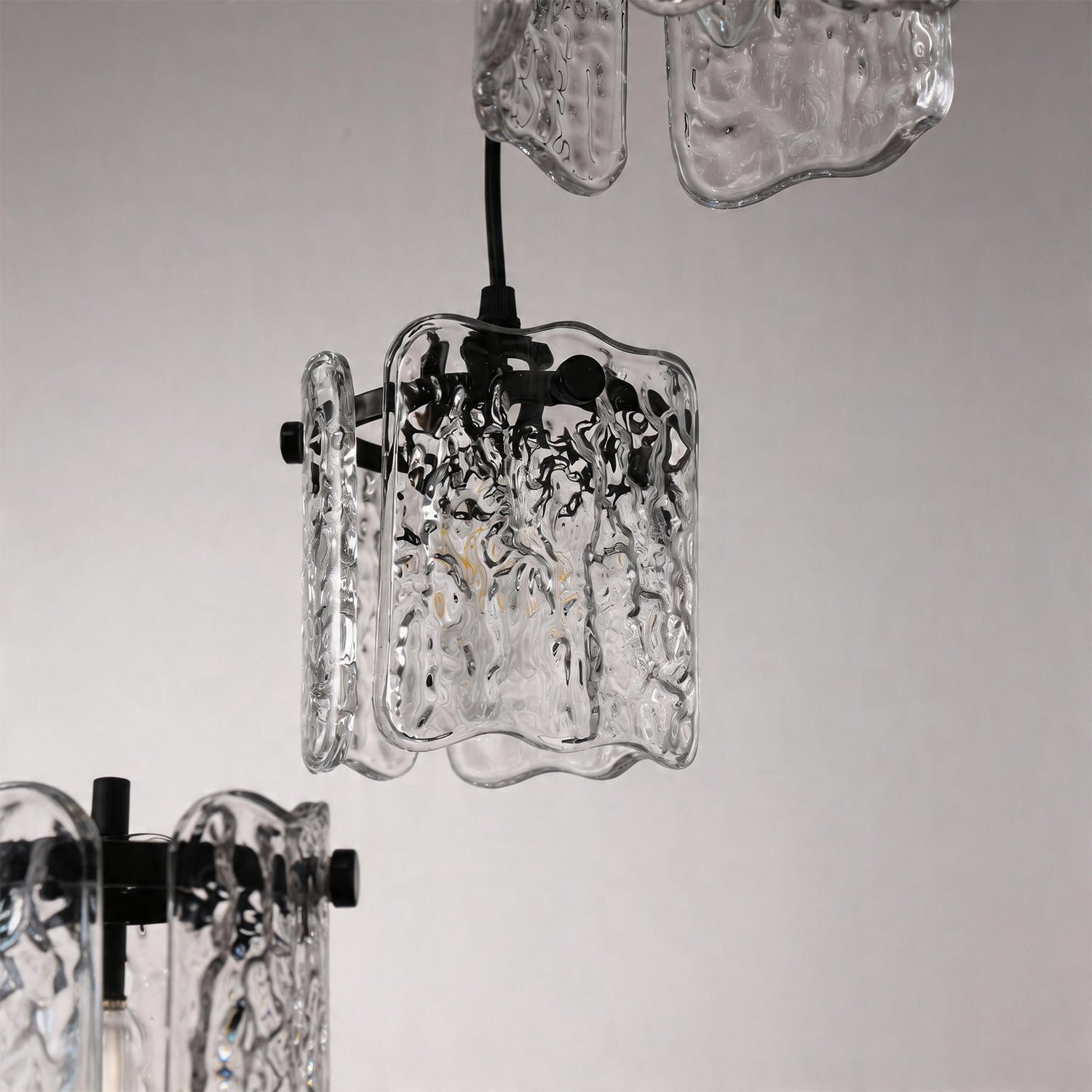 Jandcase 12.6 in 3-Light Cluster Black Powder-Coated Metal Frame Pendant Light with Clear Glass Shades, E12 Base
